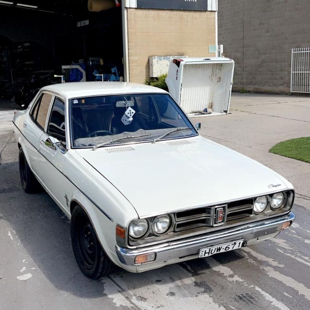 vintage-white-car-image img-10